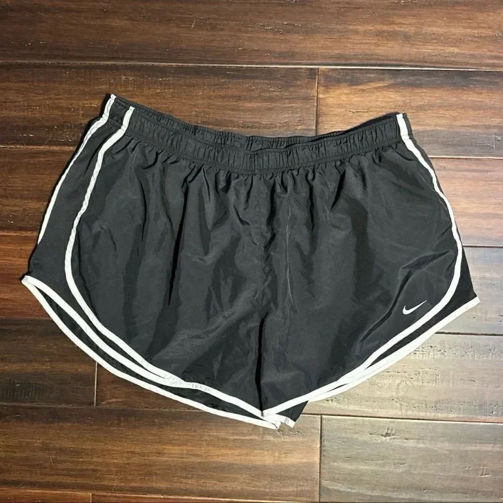 Nike Shorts - Picture 3 of 6